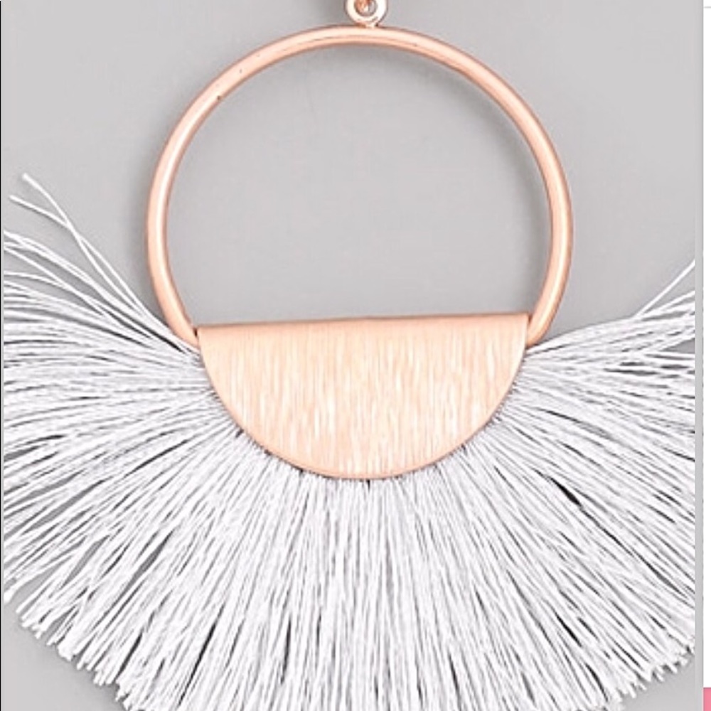 Coco | textured gray circle threaded earrings - Picture 3 of 5